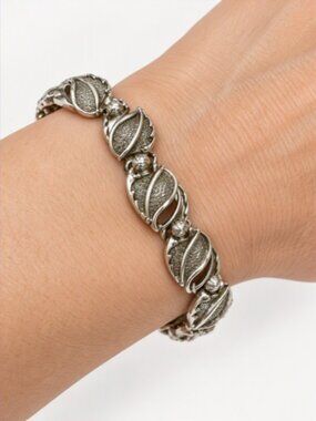 Vintage Sarah Coventry Windsong Bracelet Silver-Tone Leaf Link - 7"